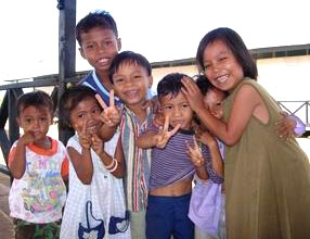 Keceriaan anak-anak di pengungsian (www.internews.org)